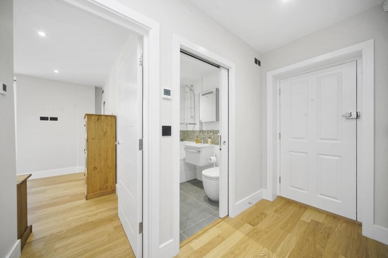 Flat 1 Bridge House Apartment Staines-upon-Thames Екстериор снимка