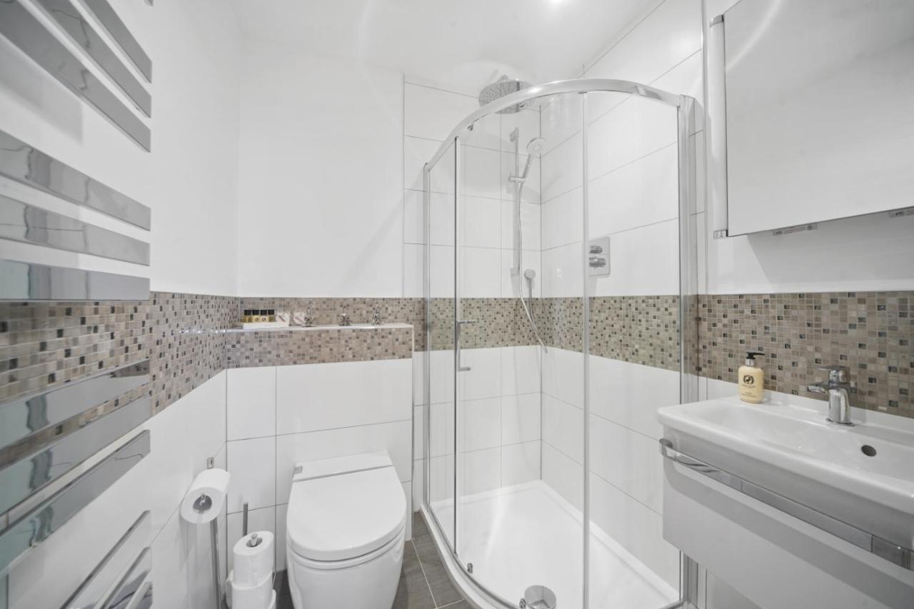 Flat 1 Bridge House Apartment Staines-upon-Thames Екстериор снимка