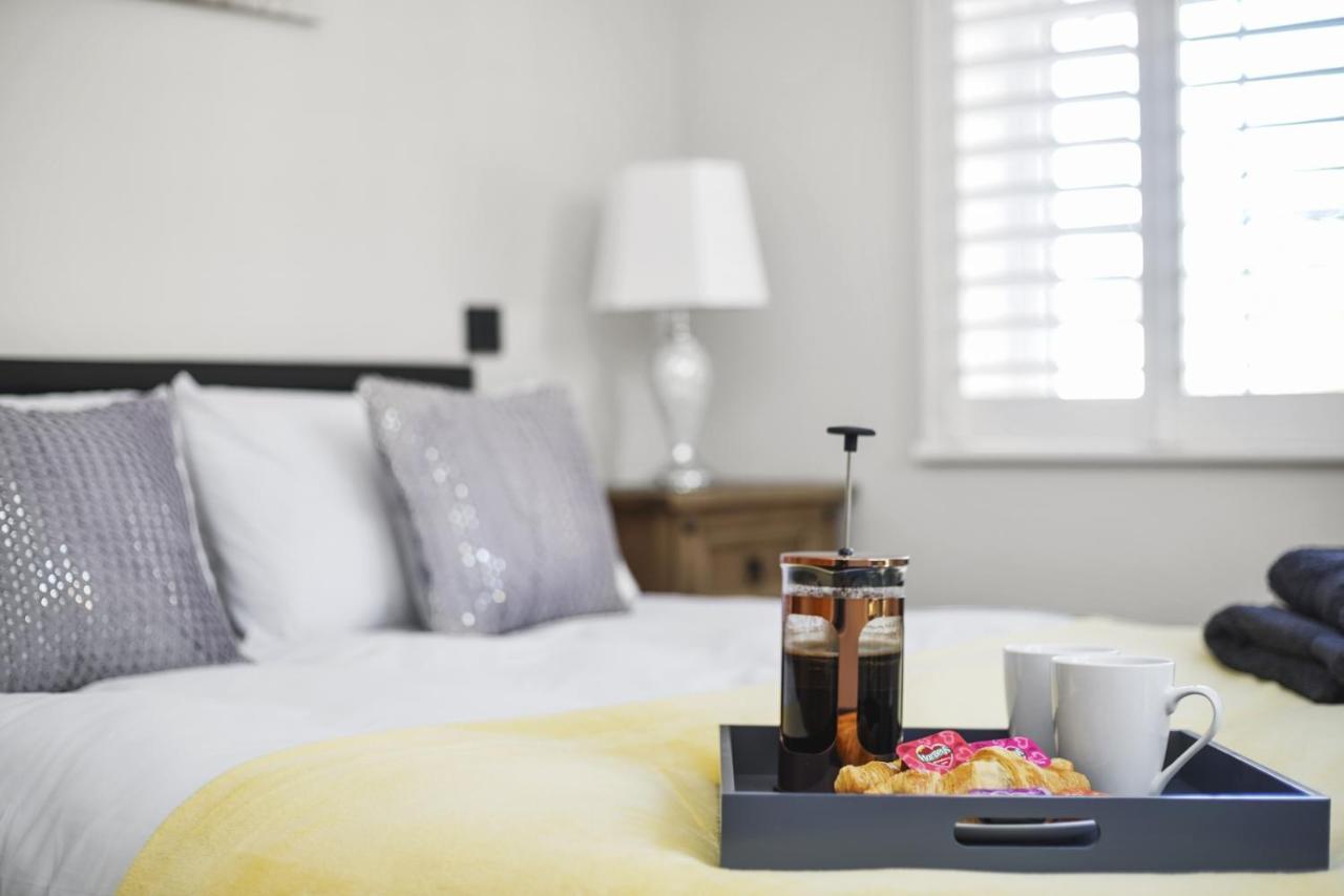 Flat 1 Bridge House Apartment Staines-upon-Thames Екстериор снимка