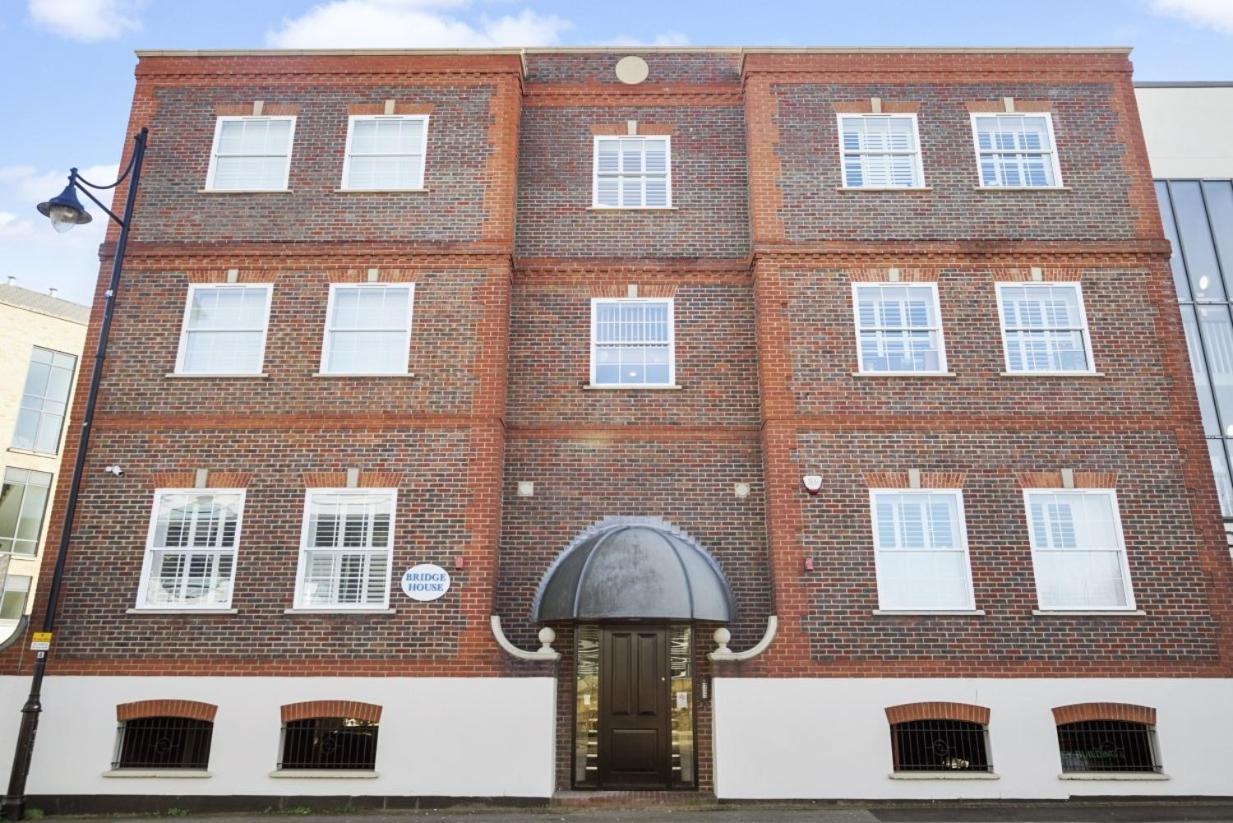 Flat 1 Bridge House Apartment Staines-upon-Thames Екстериор снимка